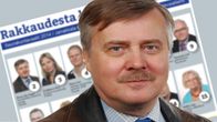 Seppo Hauta-aho kuvattuna ehdokaslistan edessä