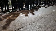 Poliisit seisovat kadulla Fergusonissa.