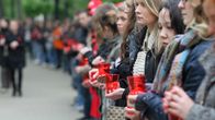 Aidsiin menehtyneiden muistopäivä.