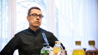Alexander Stubb ennen pääministerin haastattelutunnin nauhoitusta 14. joulukuuta 2014.