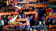Jokerit-kannattajia kuvassa