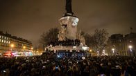 Tuhansia ihmisiä osallistui suurmielenosoitukseen Place de La Républiquella Pariisissa.
