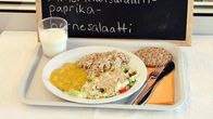 Kuva broileri-annoksesta, jonka hinta on puolitoista euroa