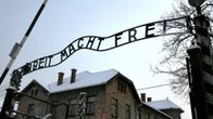 Auschwitz-Birkenaun keskitysleirin pääportti.