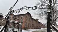 Auschwitzin keskitysleirin portti.