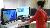 Ylen meteorologi Kerttu Kotakorpi työssään.