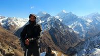 Vaeltaja Jani Henttonen Nepalin vuoristosssa