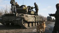 Ukrainan armeijan sotilaita Luhanskin rajanylityspaikan läheisyydessä 19. helmikuuta 2015.
