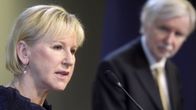 Ruotsin ulkoministeri Margot Wahlström vieraili Helsingissä 3. maaliskuuta. Taustalla Suomen ulkoministeri Erkki Tuomioja.
