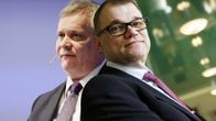 SDP:n puheenjohtajan Antti Rinne (kuvassa vasemmalla) ja Keskustan puheenjohtaja Juha Sipilä.
