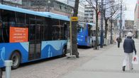Busseja pysäkillä.