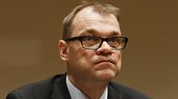Keskustan puheenjohtaja Juha Sipilä tiedotustilaisuudessa eduskunnan Pikkuparlamentissa Helsingissä tiistaina 28. huhtikuuta 2015.