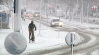 Luminen katu Kajaanissa vappuaattona.