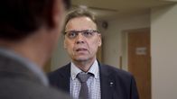 SAK:n puheenjohtaja Lauri Lyly matkalla hallitustunnustelija, puhemies Juha Sipilän ja työmarkkinaosapuolien yhteiseen tapaamiseen 4. toukokuuta.