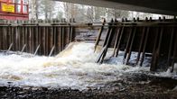 Taivalkosken voimalaitoksen tulvakanava murtui maanantaiaamuna tulvaveden voimasta