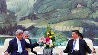John Kerry ja Xi Jinping.
