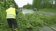 Palomies raivaustöissä.