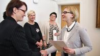 Eduskunnan puhemies Maria Lohela vastaanotti 16. kesäkuuta 2015 ensimmäistä kertaa kansalaisaloitteen.