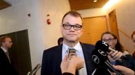 Pääministeri Juha Sipilä tiedotusvälineiden tentattavana oltuaan eduskunnan suuren valiokunnan kuultavana Helsingissä 22. kesäkuuta.