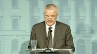 Olli Rehn tiedotustilaisuudessa 30. kesäkuuta 2015.