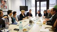 Kreikan pääministeri Alexis Tsipras (2. vas.), Saksan liittokansleri Angela Merkel (4. vas.), EU-komission puheenjohtaja Jean-Claude Juncker (2. oik.) ja Ranskan presidentti Francois Hollande (oik.) kuvattuna ennen huippukokouksen alkua Brysselissä 7. heinäkuuta 2015.  