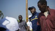Pierre Nkurunziza esiintyi äänestyspäivänä kuin kansanmiehenä sinisessä jalkapallotakissaan. 