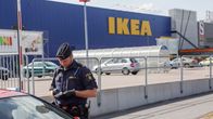 Poliisi Västeråsin Ikean edustalla.