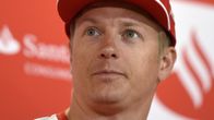 Kimi Räikkönen tiedotustilaisuudessa.