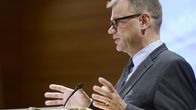 Pääministeri Juha Sipilä pitämässä puhettaan suurlähettiläspäivillä eduskunnan Pikkuparlamentissa Helsingissä 24. elokuuta.