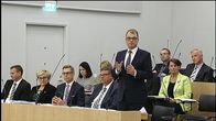 Hallitus joutui selittelemään rajua puuttumistaan työelämään lakiteitse.