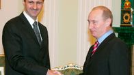 Assad ja Putin kättelee.