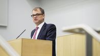 Pääministeri  Juha Sipilä puhumassa valtion vuoden 2016 talousarvioesityksen lähetekeskustelussa eduskunnassa 29. syyskuuta 2015.