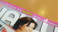 Pornolehti Jallu pöydällä.