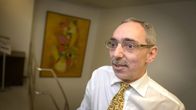 Kokoomuksen kansanedustaja Ben Zyskowicz eduskunnan käytävällä Helsingissä 6. marraskuuta 2015.
