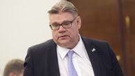 Perussuomalaisten puheenjohtaja Timo Soini eduskunnan täysistunnossa Helsingissä perjantaina 6. marraskuuta.