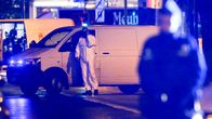 Poliisin tutkijat Molenbeekin kaupunginosassa Brysselissä.
