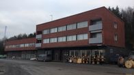 Kolmikerroksinen tiilirakennus