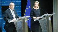 Ranskan puolustusministeri Jean Yves le Drian ja EU:n korkea edustaja Federica Mogherini pitivät lehdistötilaisuuden päätöksestä ottaa käyttöön EU:n turvatakuut.