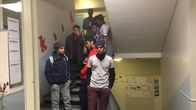Nuoria turvapaikanhakijoita Oulun vastaanottokeskuksessa