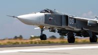 Venäläinen pommikone SU-24M lähdössä lentoon Hmeymim lentotukikohdasta.
