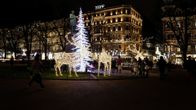 Jouluvaloilla valaistu Esplanadi.