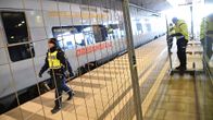 Väliaikaista aitaa pystytettiin Hyllien rautatieasemalle etelä-Malmössä 3. tammikuuta 2016.