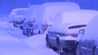 Turvapaikanhakijoiden käyttämiä autoja Sallan raja-asemalla 23.1.2016