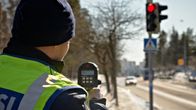 Poliisin nopeusvalvontaa.