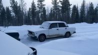 Turvapaikanhakijoiden Lada Sallan raja-asemalla.