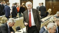 Kansanedustaja Erkki Tuomioja (SDP) eduskunnan täysistunnossa 16. helmikuuta 2016.