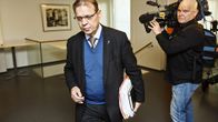 SAK:n puheenjohtaja Lauri Lyly saapumassa SAK:n hallituksen kokoukseen Helsingissä maanantaina.