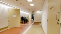 Potilaita terveyskeskuksen odotustilassa Vantaalla.