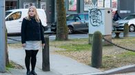 Maria Tyrni kadun reunalla Brysselissä Belgiassa. Tyrni asuu Brysselissä vehreässä Maalbekin kaupunginosassa, maahanmuuttajavaltaisen Saint-Jossen ja varakkaan Schumanin alueen välissä.