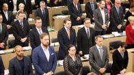 Eduskunnassa vietettiin hiljainen hetki Pariisin terrori-iskujen uhrien muistoksi.
